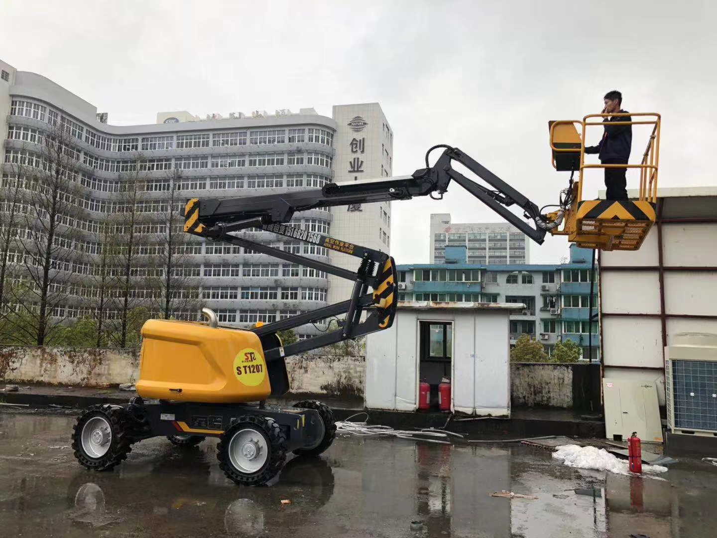 連云港高空平臺(tái)作業(yè)車(chē)